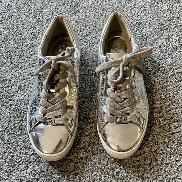 MICHAEL KORS Size 7 Silver Mirror Logo Print Lace Up Fashion Sneakers R $99 - Picture 2 of 14
